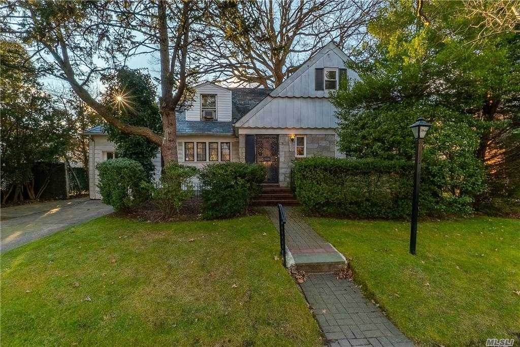 79-44 Bell Boulevard - Photo 1
