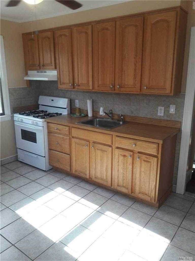 160-02 Grand Central Parkway - Photo 1