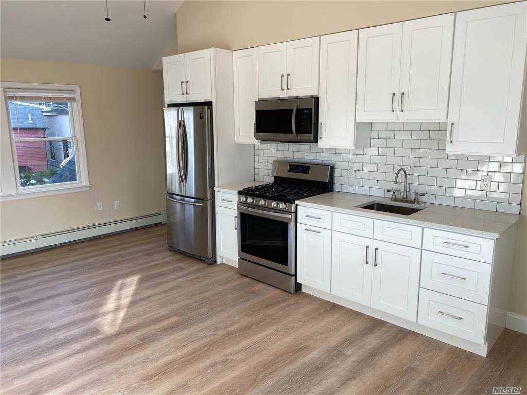 22 Roosevelt Avenue - Photo 1
