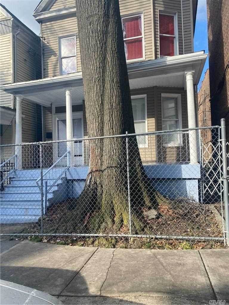 2703 Bainbridge Avenue - Photo 1