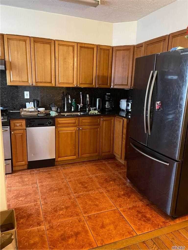 45-37 Robinson Street - Photo 1