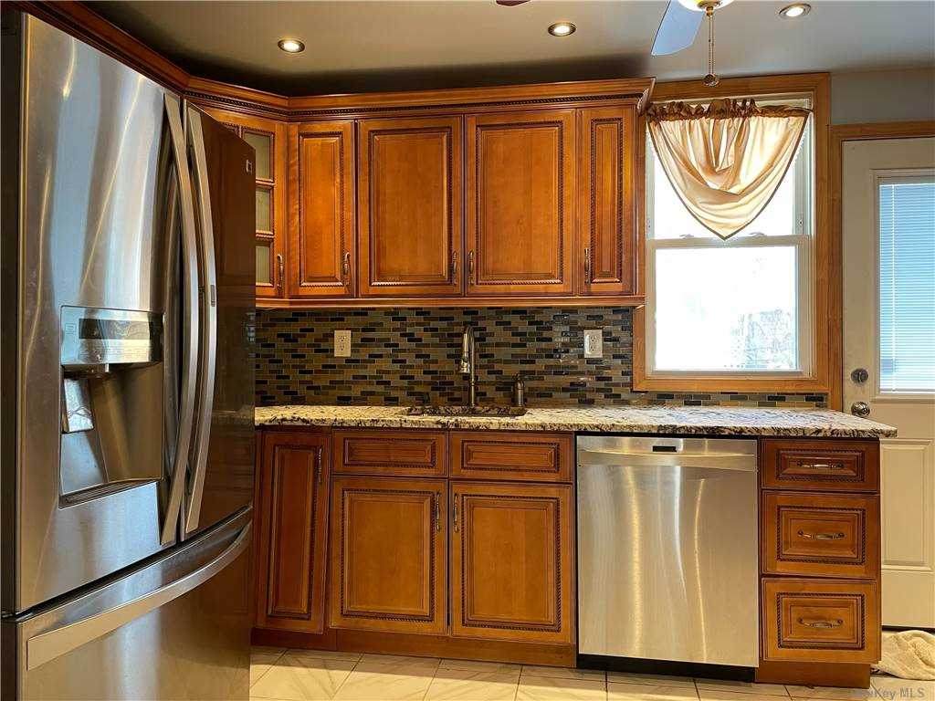 33-21 Jordan Street - Photo 1