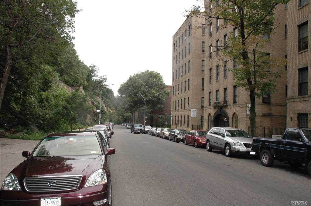225 Bennett Avenue - Photo 1