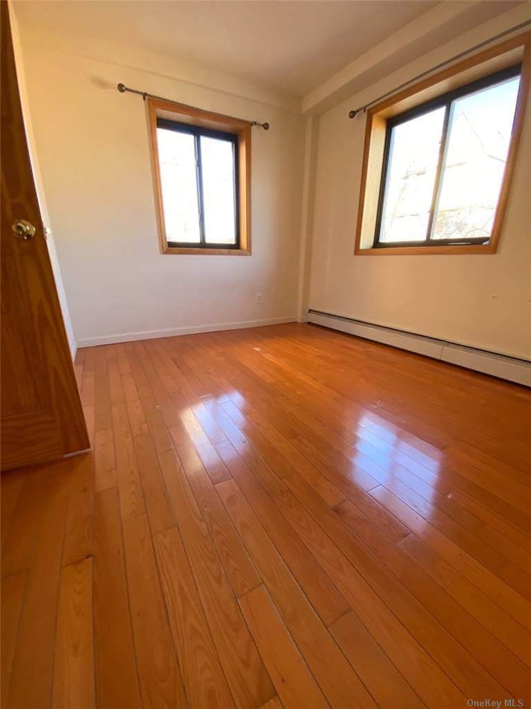 142-19 Cherry Avenue - Photo 1