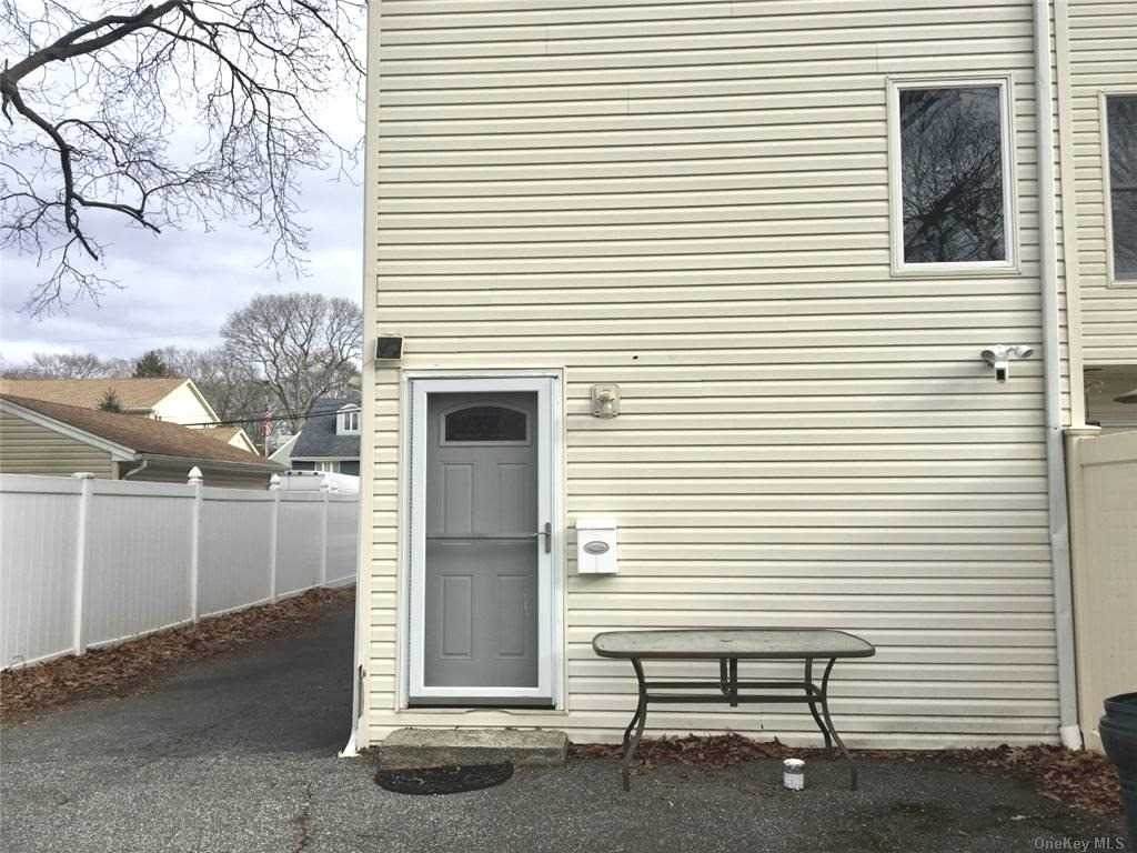 5 Fleetwood Avenue - Photo 1