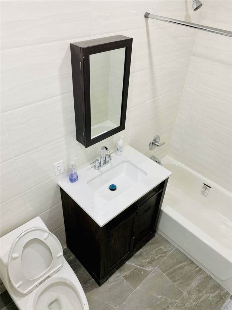 17-32 Madison Avenue - Photo 1
