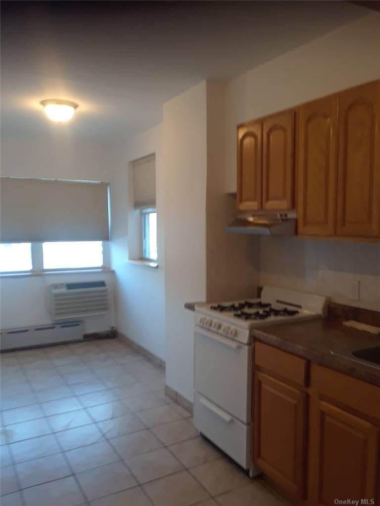 44-09 30 Avenue - Photo 1