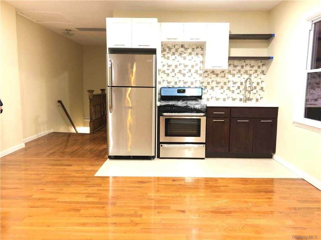 110-14 Ditmars Boulevard - Photo 1