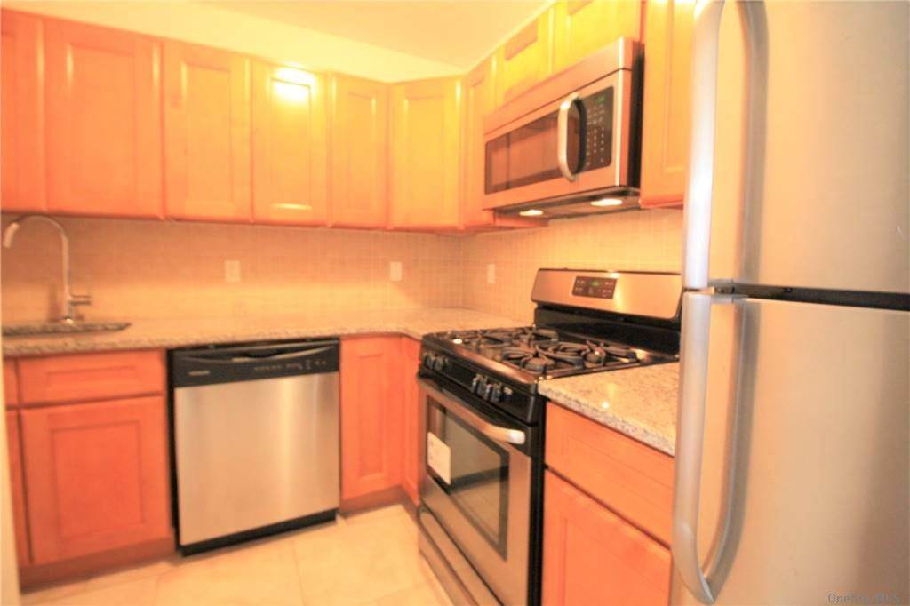 29-34 Newtown Avenue - Photo 1