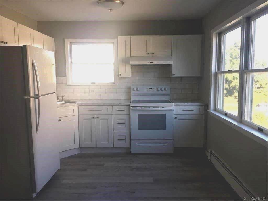 142 Carll Avenue - Photo 1