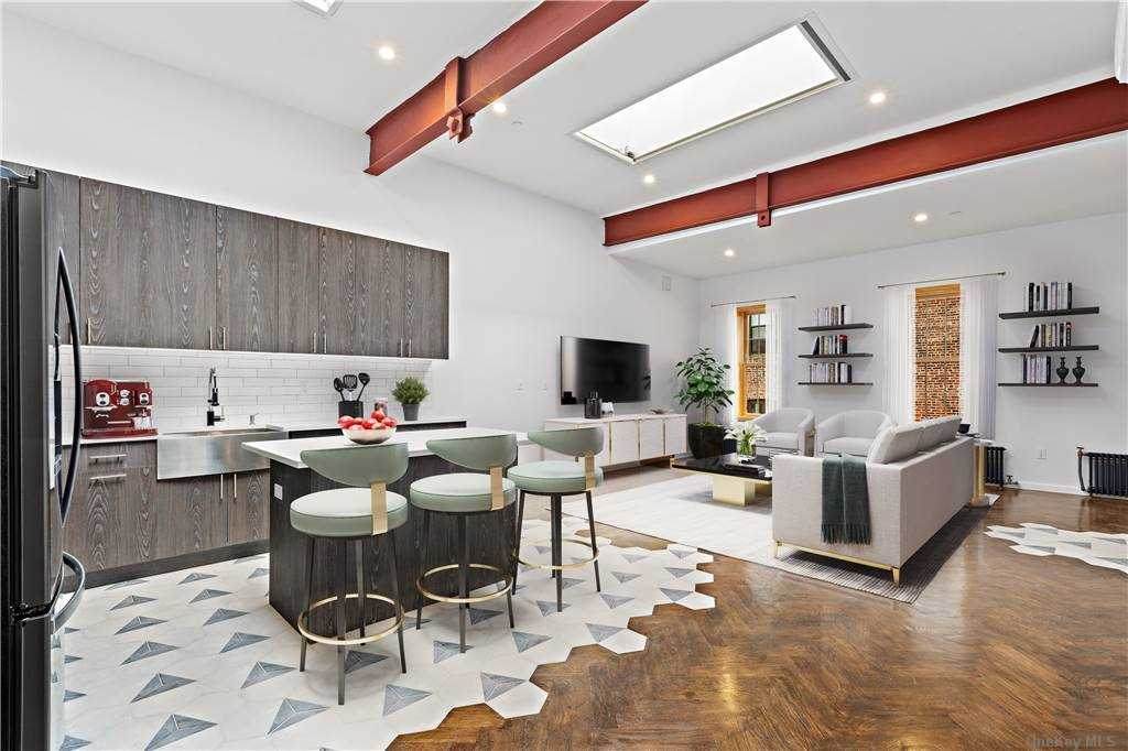 2610 3 Avenue - Photo 1
