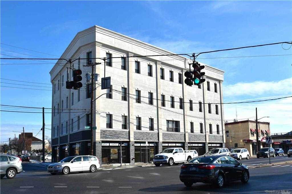 35 Broadway - Photo 1