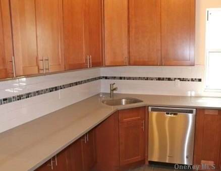 21-07 Steinway Street - Photo 1