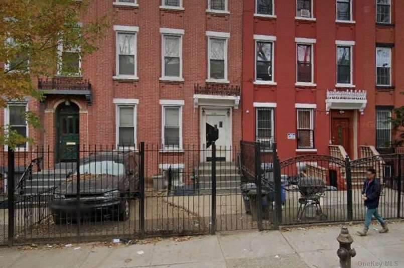1105 Putnam Avenue - Photo 1