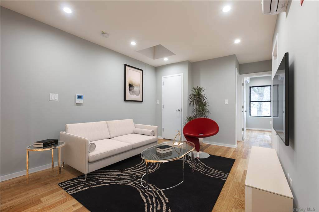 126-15 Jamaica Avenue - Photo 1