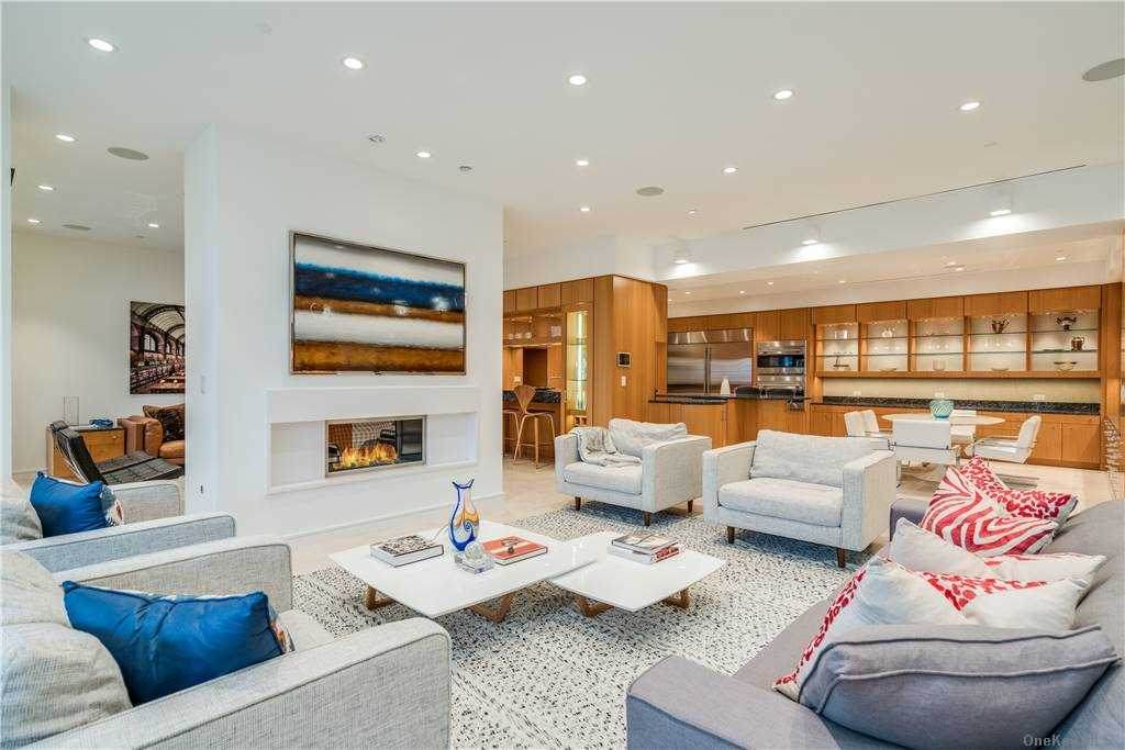 2000 Royal Court - Photo 1