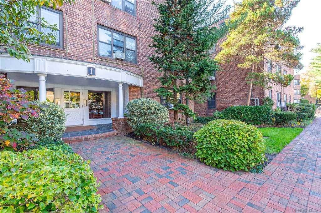 1 Townhouse Place - Photo 1