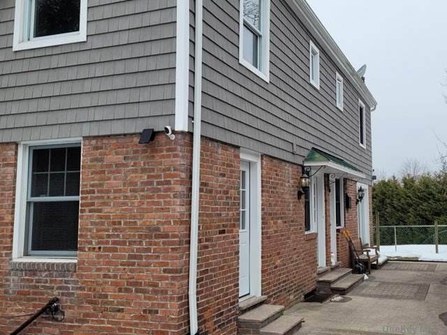 46-31 Hanford Street - Photo 1