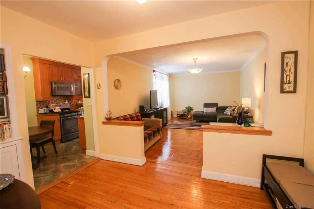 84-51 Beverly Road - Photo 1