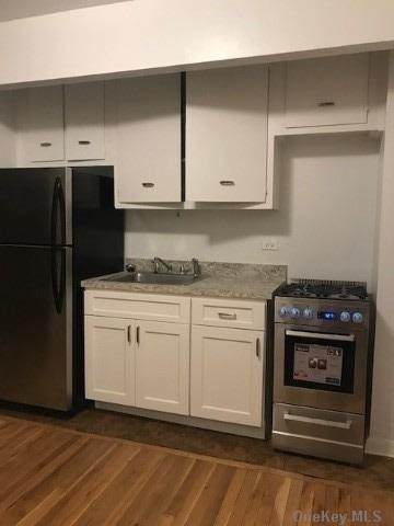 142-27 Barclay Avenue - Photo 1