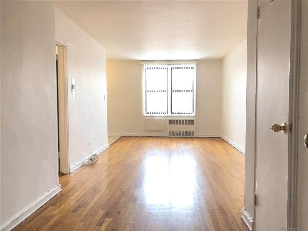 141-05 Pershing Crescent - Photo 1