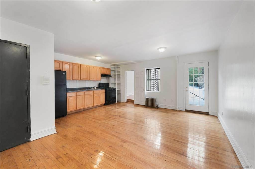 280 Putnam Avenue - Photo 1