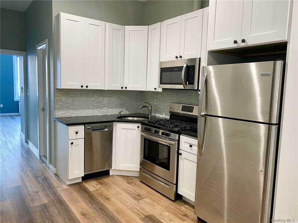 18-71 Stanhope Street - Photo 1