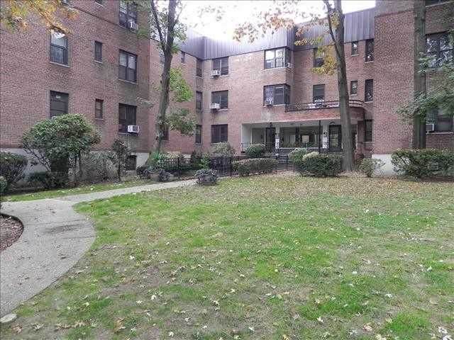 21 Schenck Avenue - Photo 1