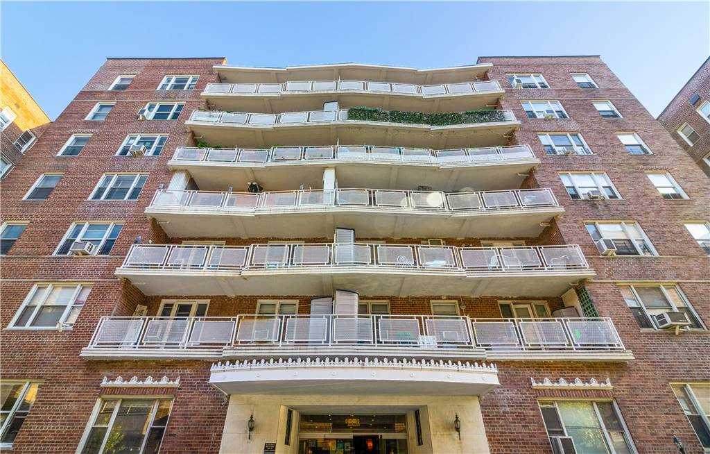 104-20 68 Drive - Photo 1