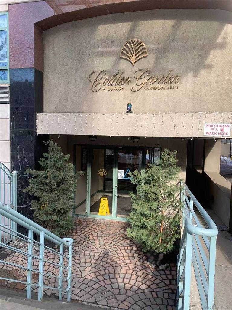 42-31 Colden Street - Photo 1