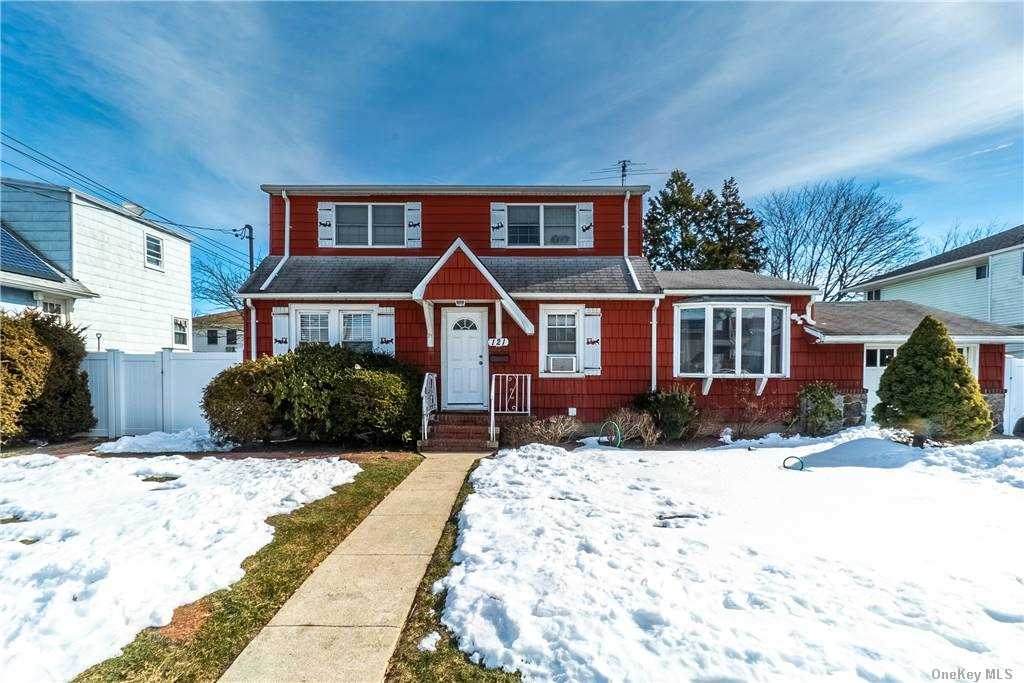 121 Covert Avenue - Photo 1