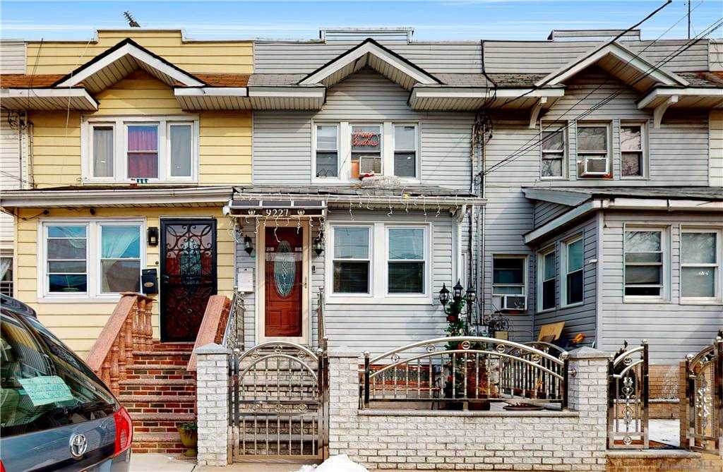 92-27 76th Street - Photo 1