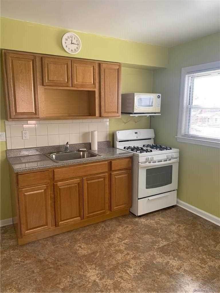 218-11 94th Avenue - Photo 1