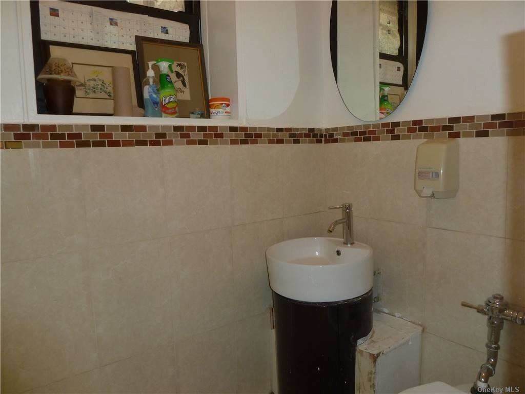 141-05 Northern Boulevard - Photo 1
