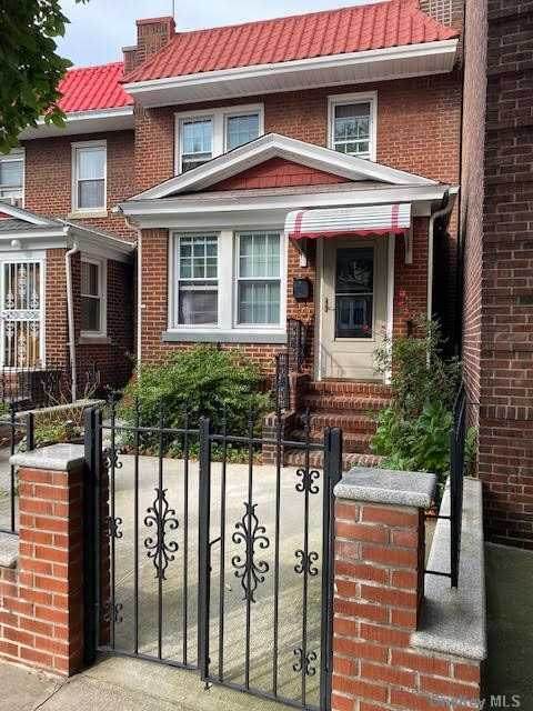 61-31 Saunders Street - Photo 1