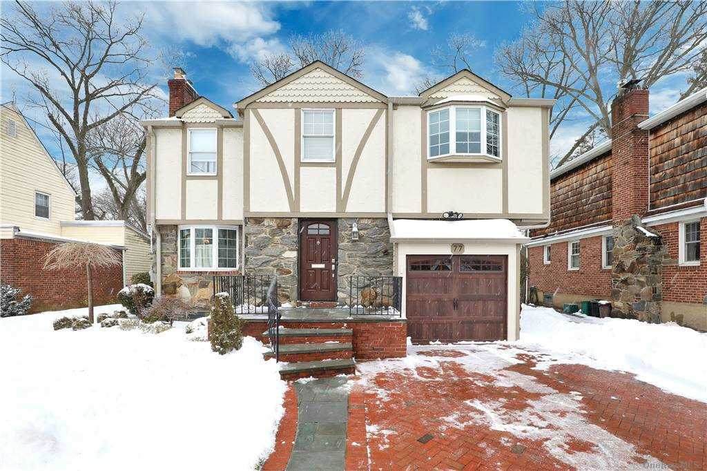 77 Stuart Street - Photo 1