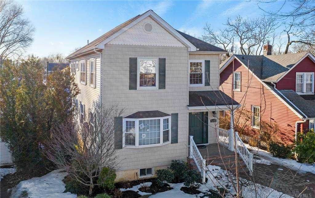 10 Rose Avenue - Photo 1