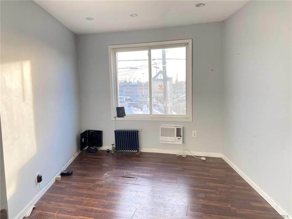 250-02 Northern Boulevard - Photo 1