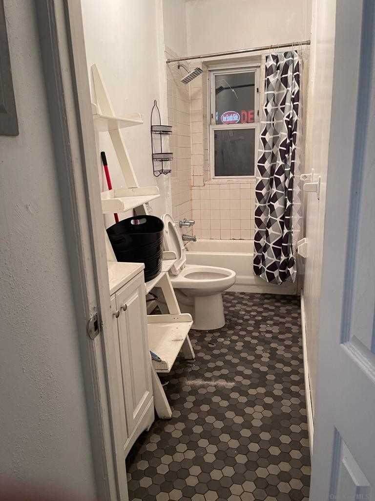 116 01 Sutphin Blvd - Photo 1
