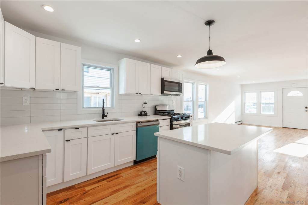 123-11 Montauk Street - Photo 1