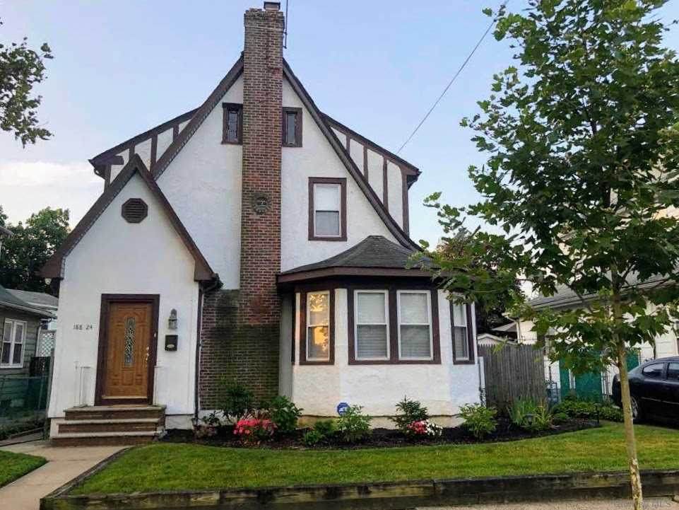 188-24 Murdock Avenue - Photo 1