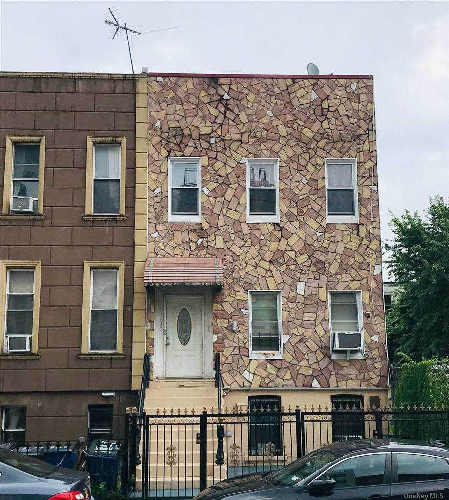 1042 Halsey Street - Photo 1