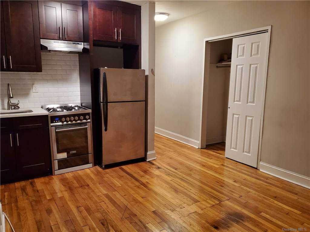 32-57 Steinway Street - Photo 1
