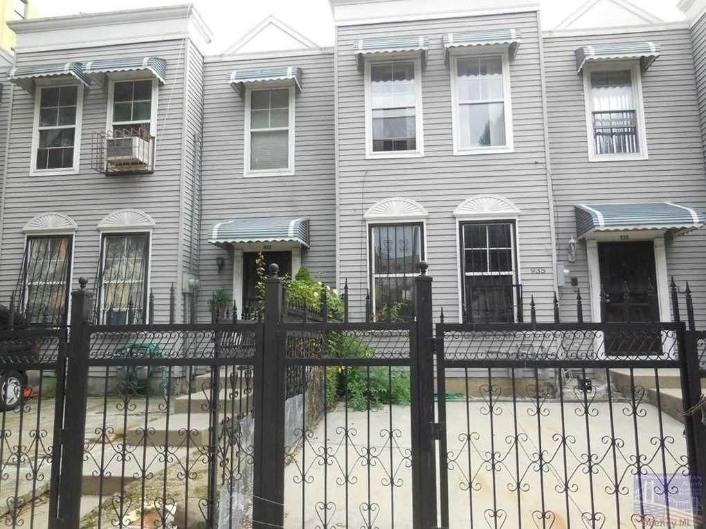 935 E 178th Street - Photo 1