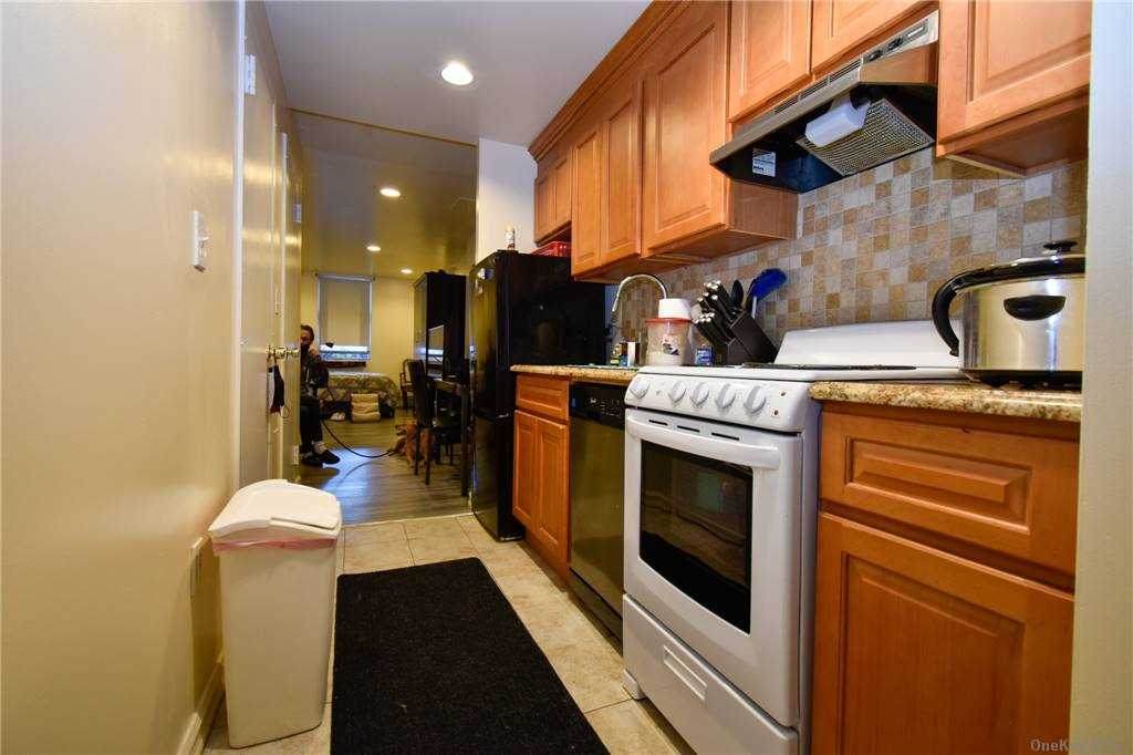 7200 Ridge Boulevard - Photo 1
