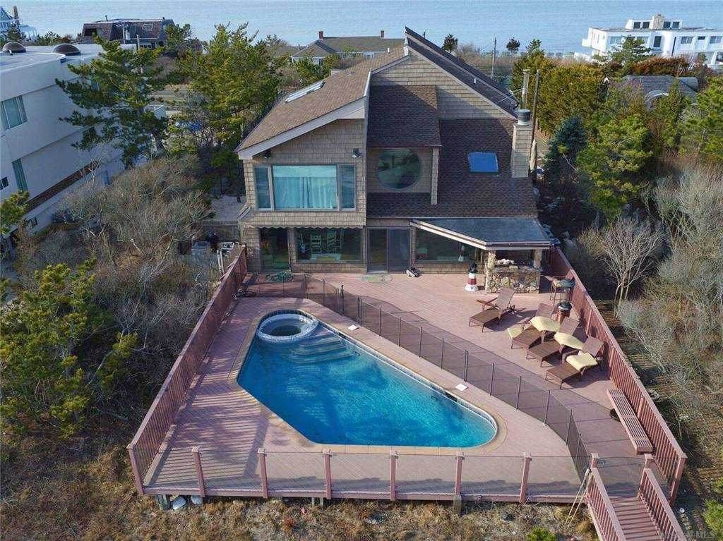 313 Dune Road - Photo 1