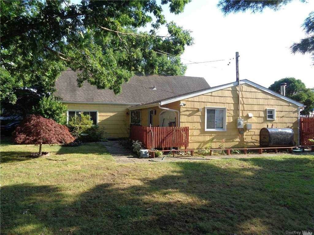 1416 Islip Avenue - Photo 1