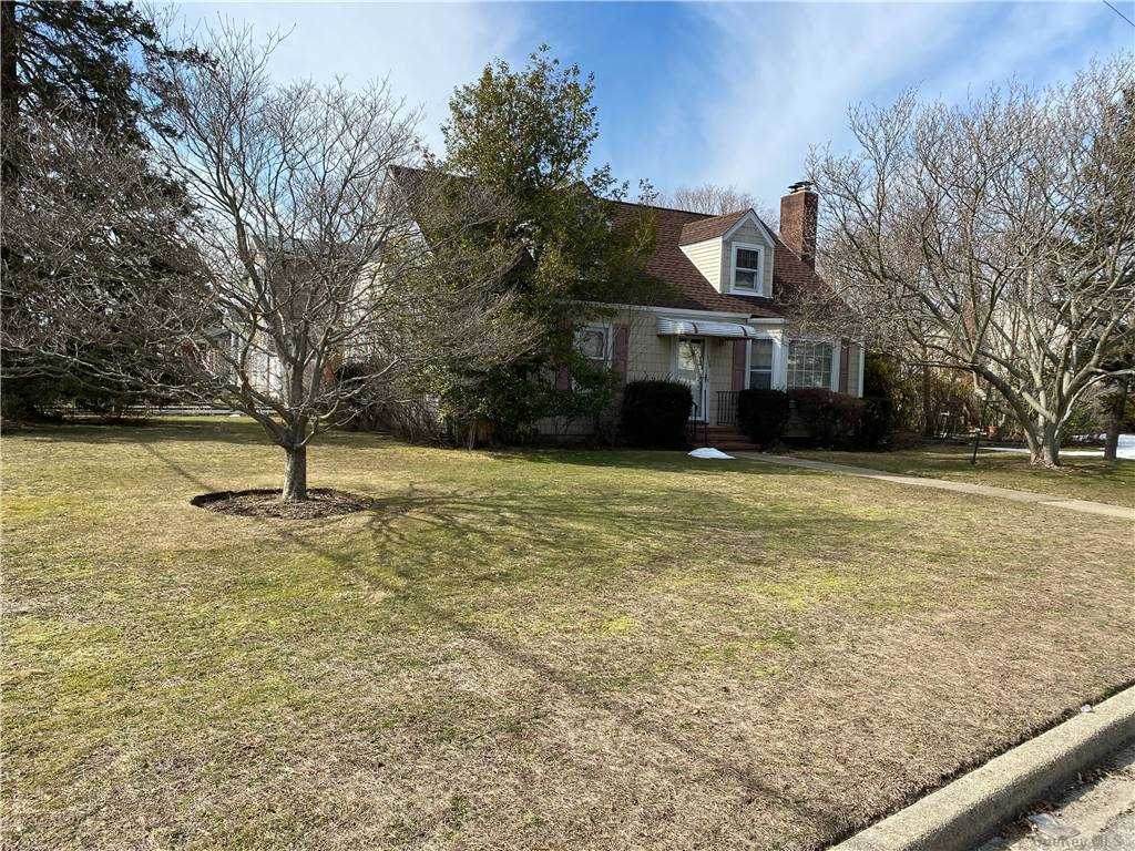 137 Broadway - Photo 1