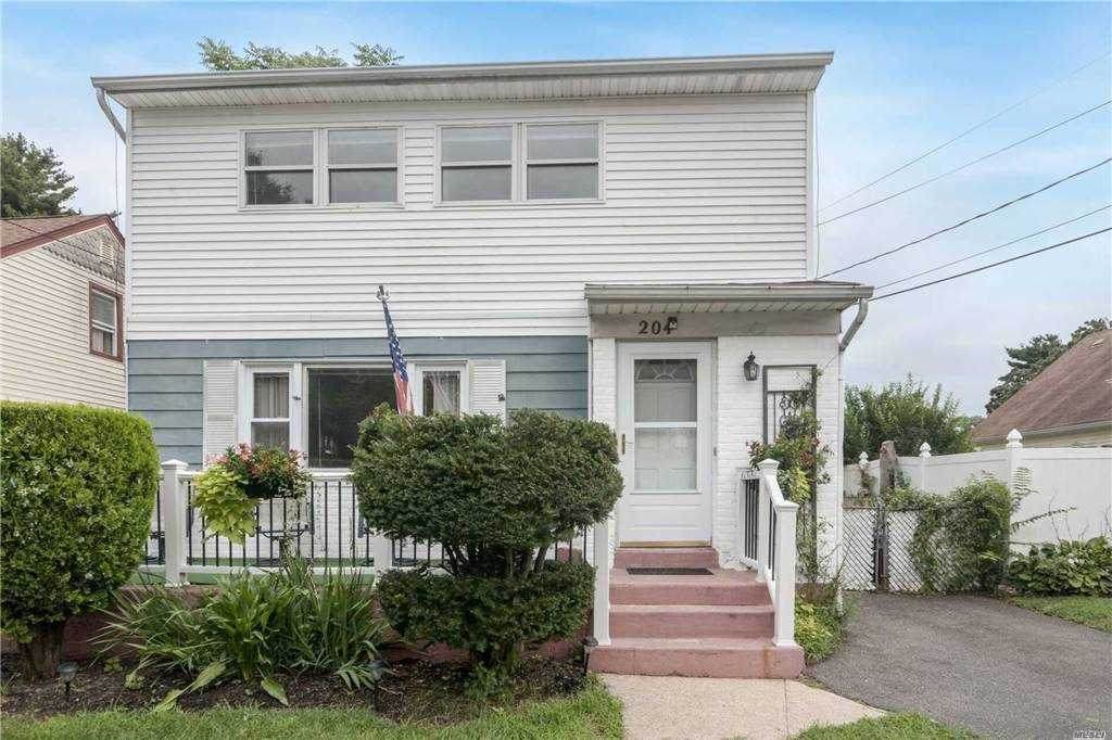 204 Fairview Boulevard - Photo 1