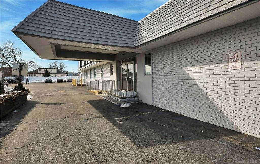 4160 Merrick Road - Photo 1